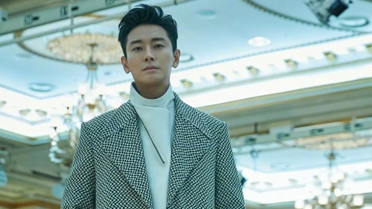 Joo Ji Hoon Mendadak Pingsan di Lokasi Syuting Drama Barunya 'ITEM'