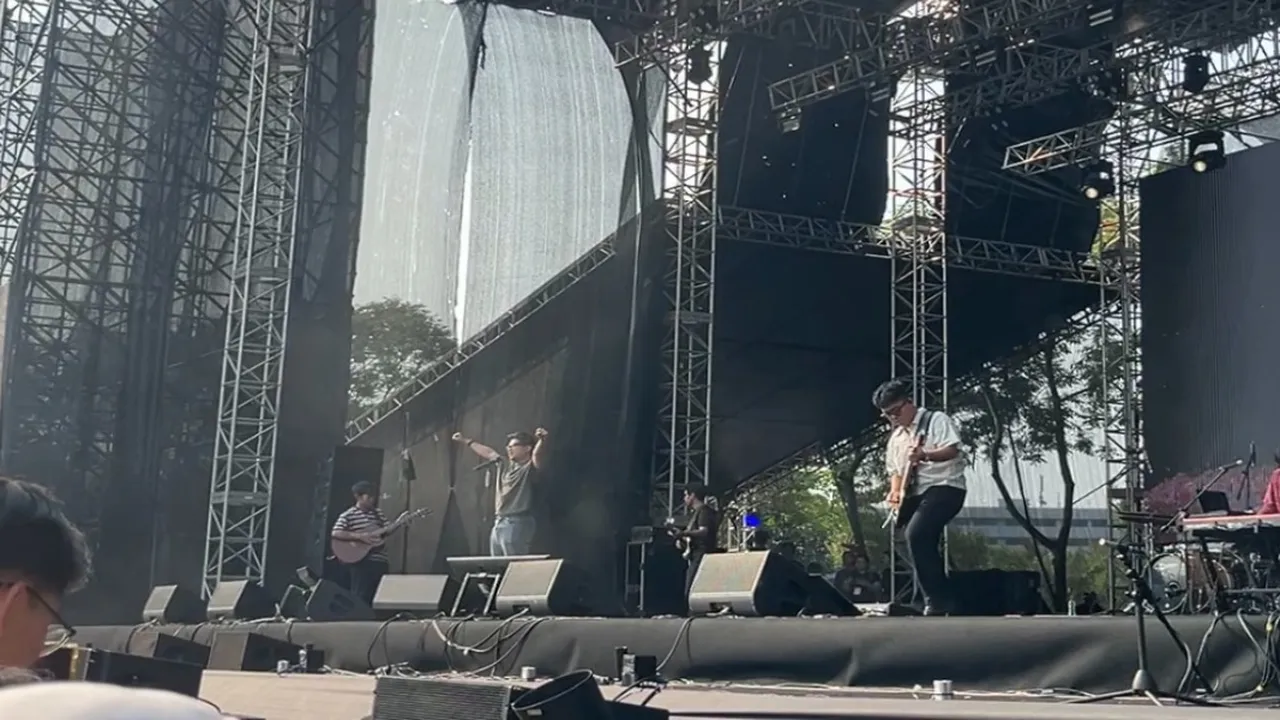 Juicy Luicy Panaskan The Sounds Project Vol 9, Goda Para Korban Sakit Hati Juicy Luicy Panaskan The Sounds Project Vol 9, Goda Para Korban Sakit Hati