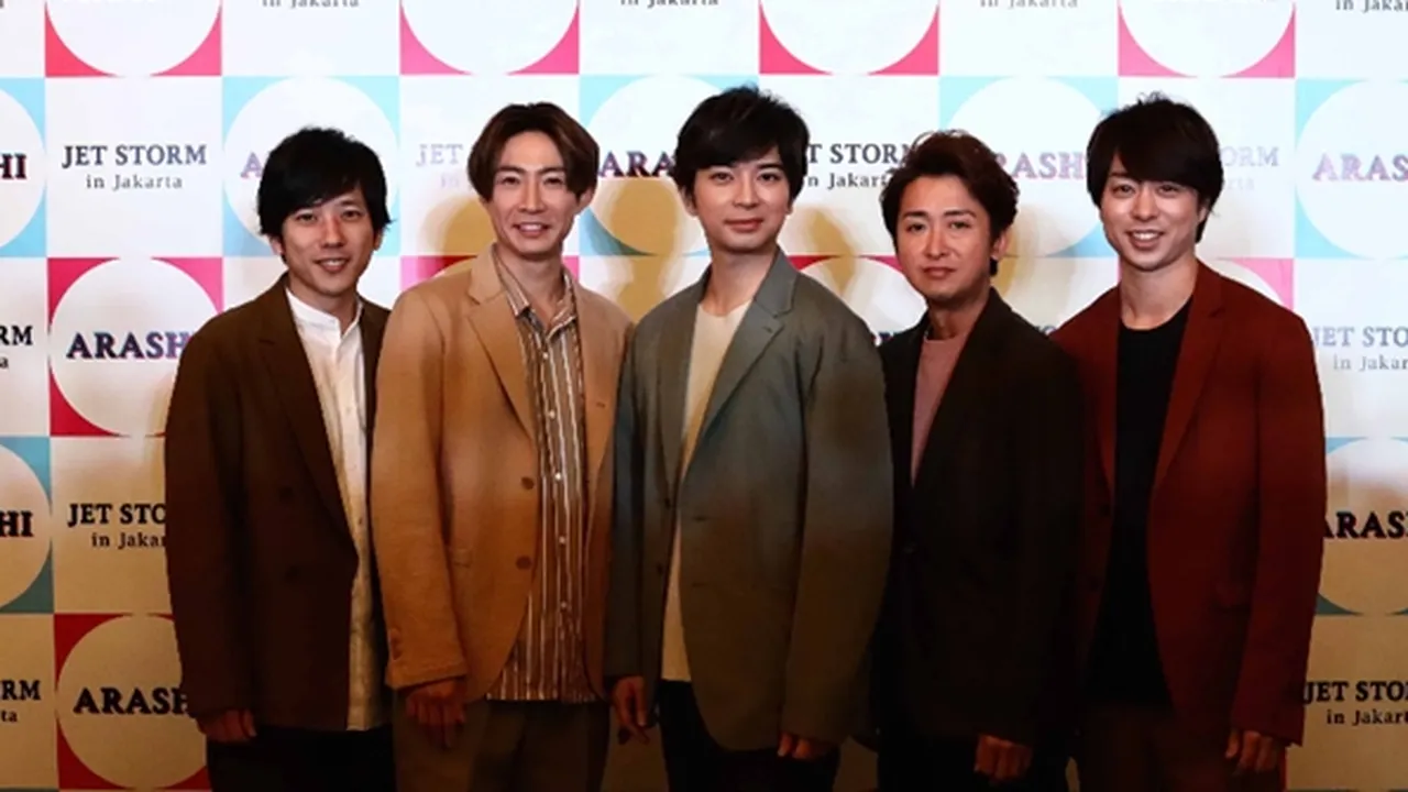 Jumpa Pers Pertama Arashi di Jakarta, Diserbu Ratusan Fans!