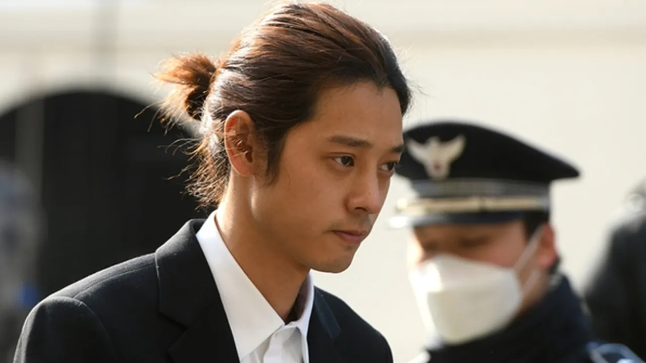 Jung Joon Young Pernah Memfoto Bagian Tubuh Pramugari dan Bagikan ke Grup Chat