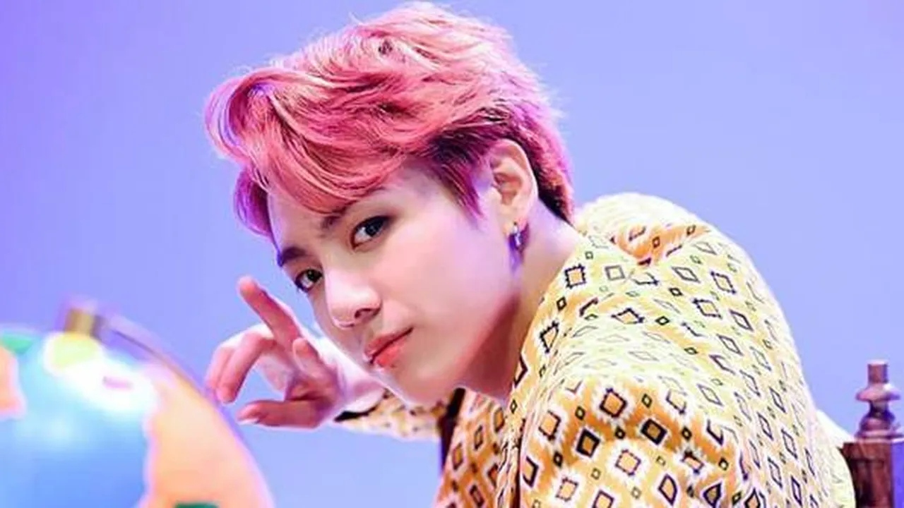 Jungkook BTS Bikin Desain Kaus yang Terinspirasi Dari ARMY, Penasaran?