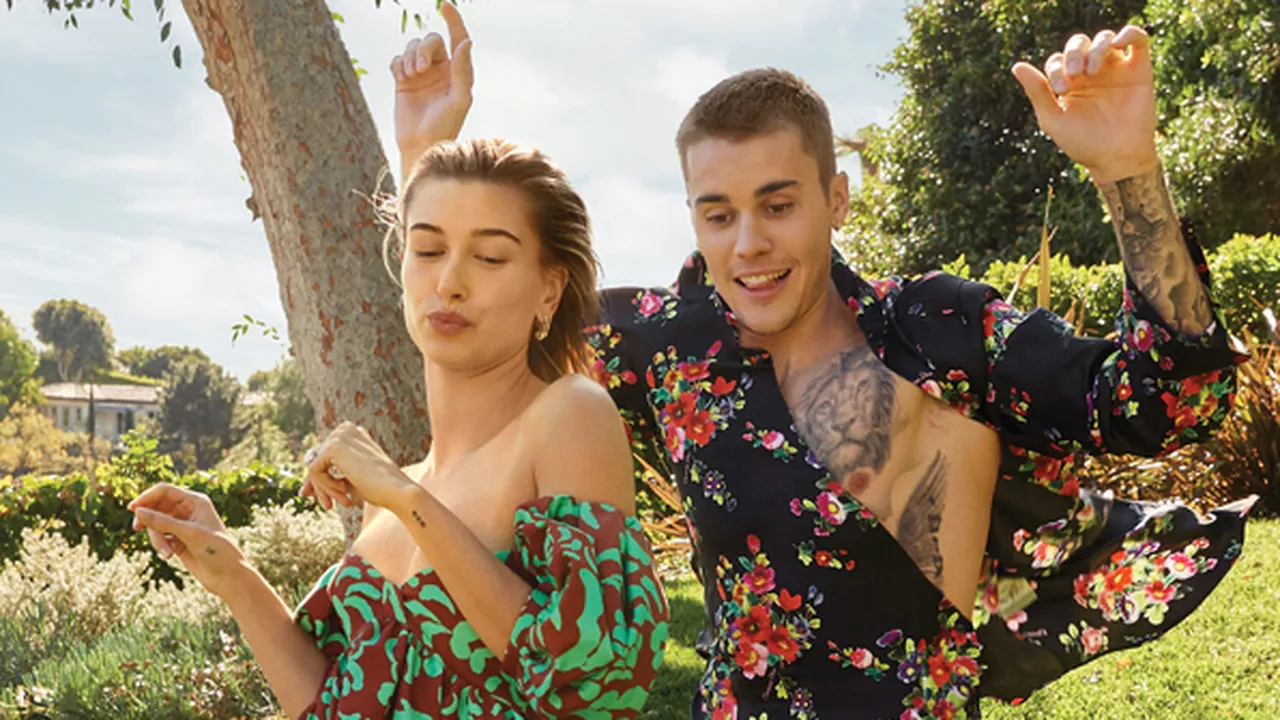 Justin Bieber Tertangkap Cium Mesra Hailey Baldwin di Dalam Mobil