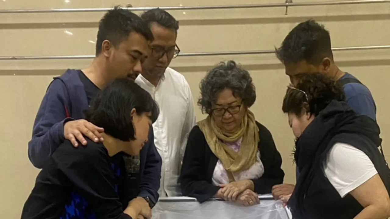 Kabar Duka, Ayah Indy Barends Meninggal Dunia