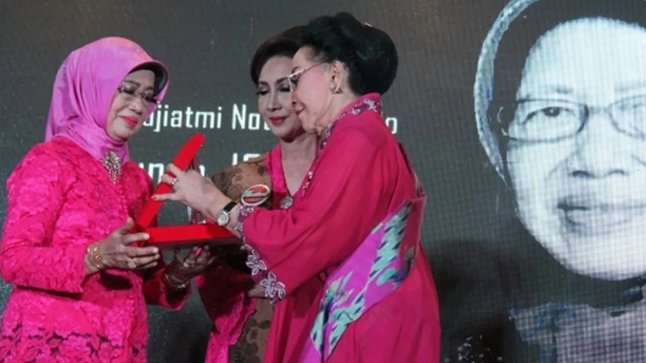 Kabar Duka, Sujiatmi Notomiharjo Ibunda Presiden Joko Widodo Meninggal Dunia di Solo