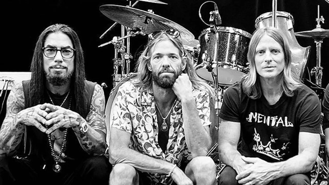 Kabar Duka, Taylor Hawkins Drummer Foo Fighters Meninggal Dunia di Usia 50 Tahun Kabar Duka, Taylor Hawkins Drummer Foo Fighters Meninggal Dunia di Usia 50 Tahun