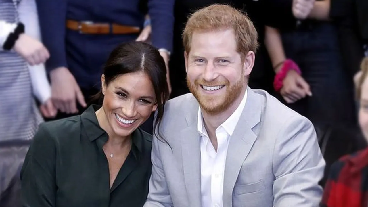 Kado Anniversary, Meghan Markle Dapat Cincin Berlian dari Pangeran Harry Kado Anniversary, Meghan Markle Dapat Cincin Berlian dari Pangeran Harry