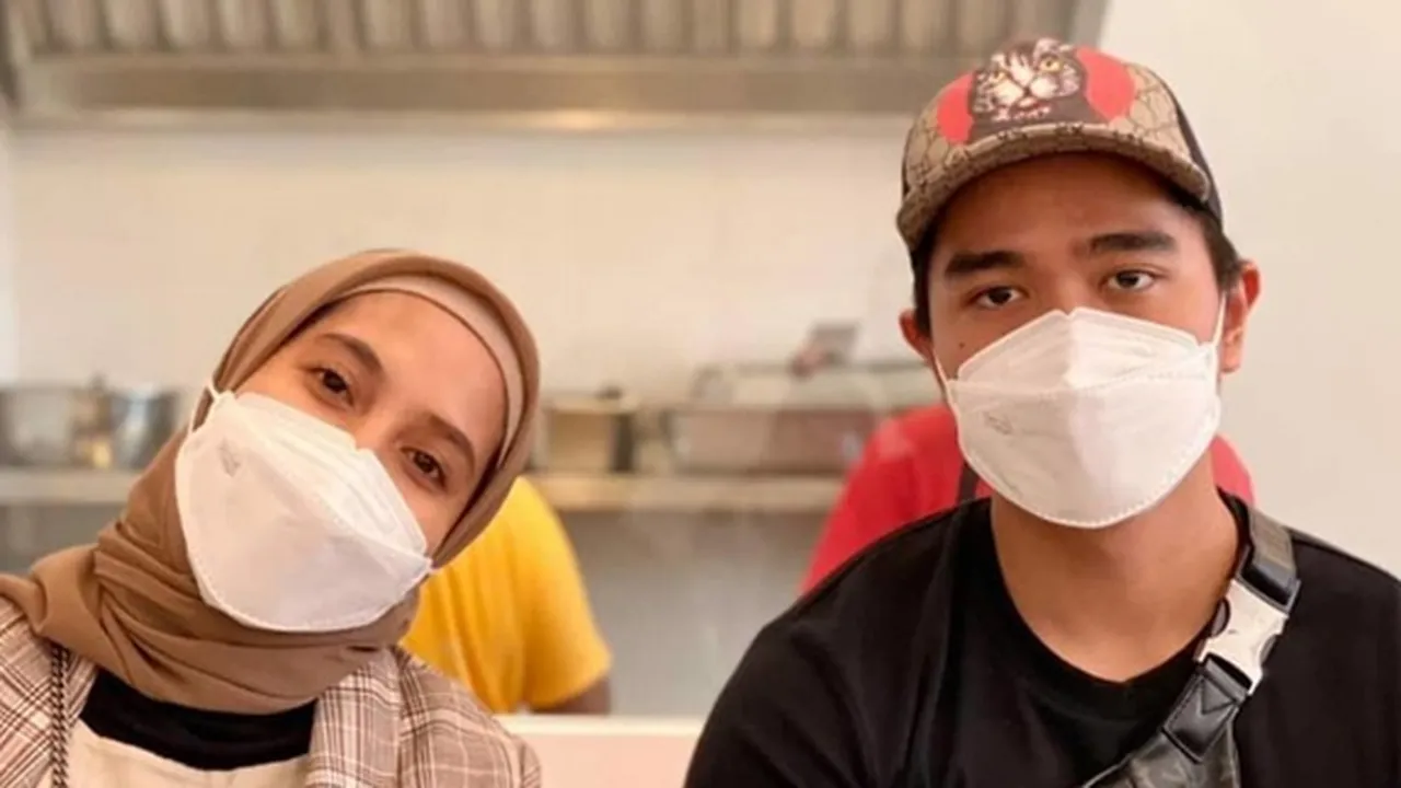 Kaesang dan Nadya Arifta Kondangan Bareng, Makeup Sampai Kaki Nyeker Jadi Sorotan Netizen Kaesang dan Nadya Arifta Kondangan Bareng, Makeup Sampai Kaki Nyeker Jadi Sorotan Netizen
