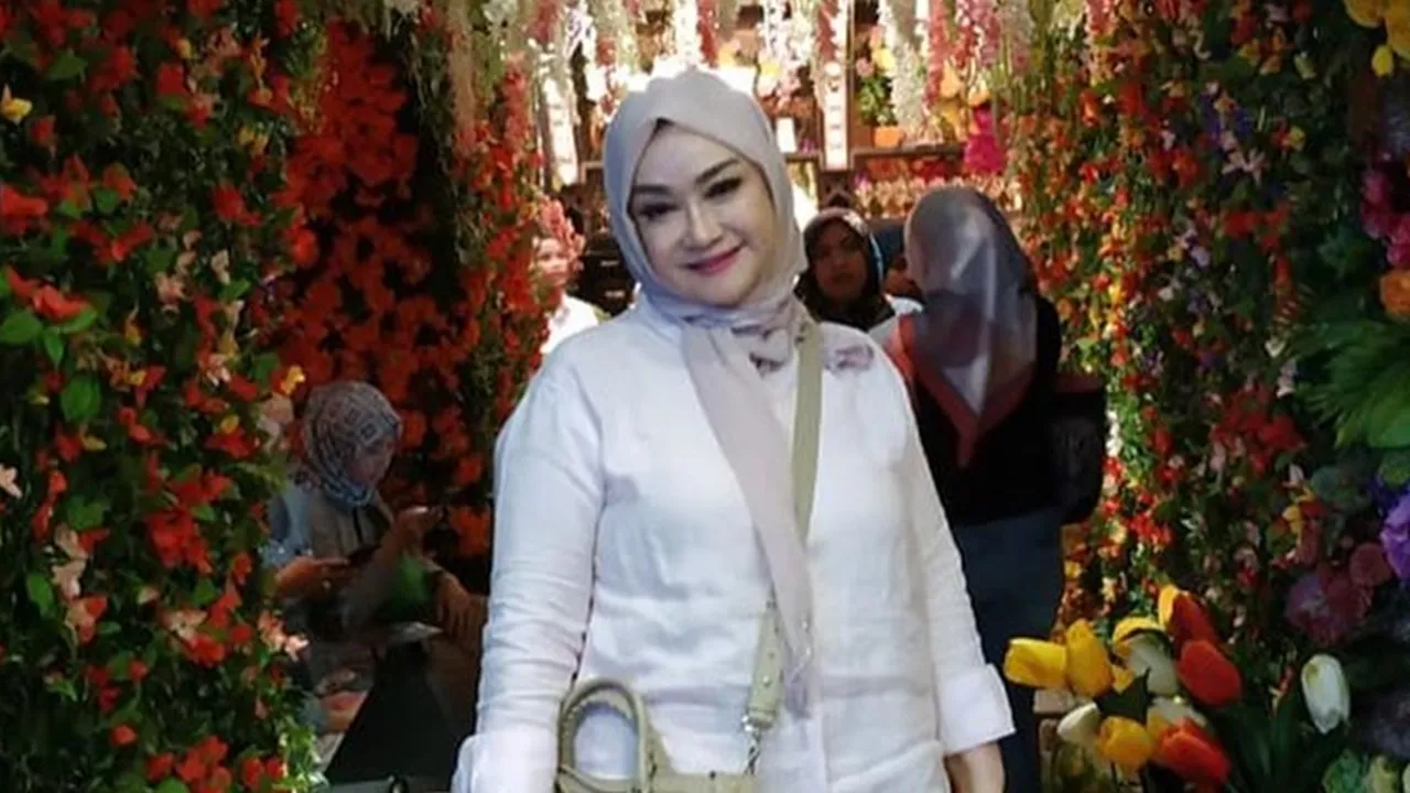 So Sweet! Ricca Rachim Disuapi Rhoma Irama - Dapat Kejutan dari Anak dan Cucu Saat Ulang Tahun