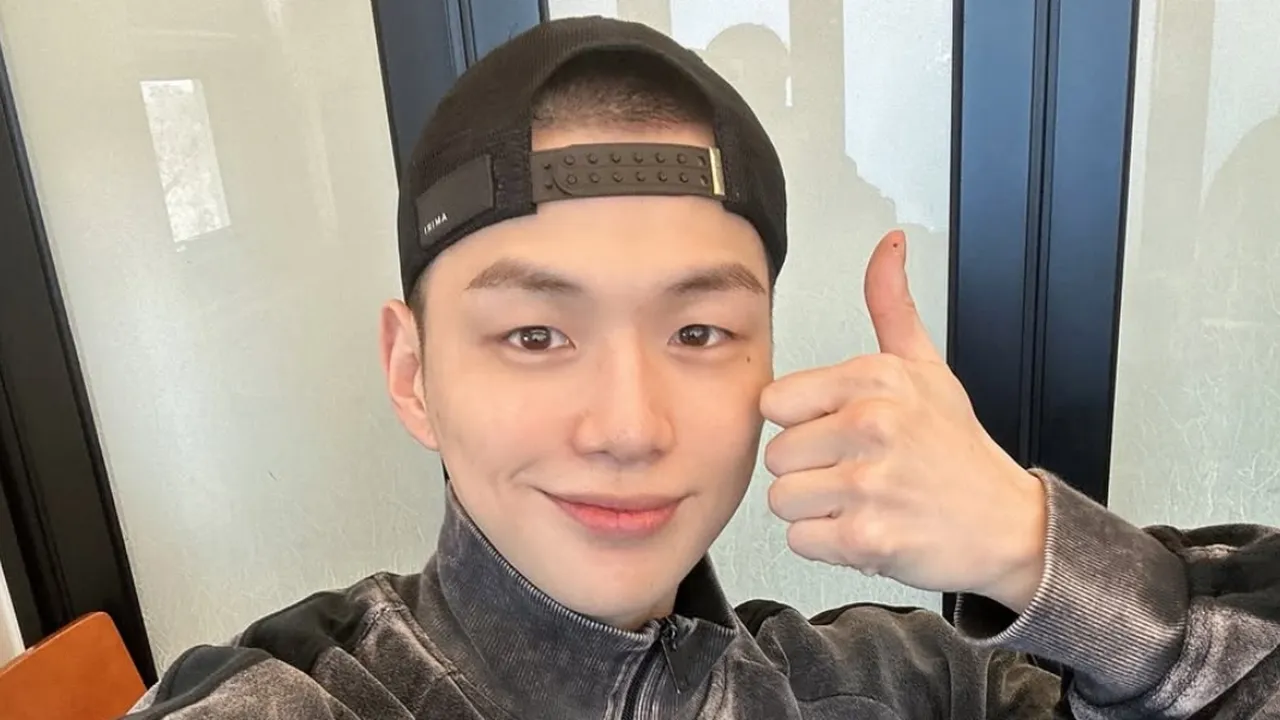 Kang Daniel Early Voting Saat Wamil, Ganteng Berseragam Bikin Salfok