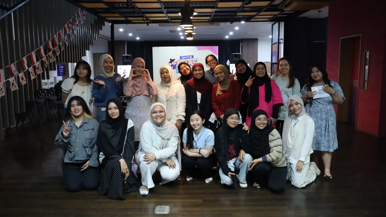 KapanLagi Korea dan Kkuljaem Ajak Penggemar K-Pop Belajar Hangeul Lewat Kelas Interaktif KapanLagi Korea dan Kkuljaem Ajak Penggemar K-Pop Belajar Hangeul Lewat Kelas Interaktif