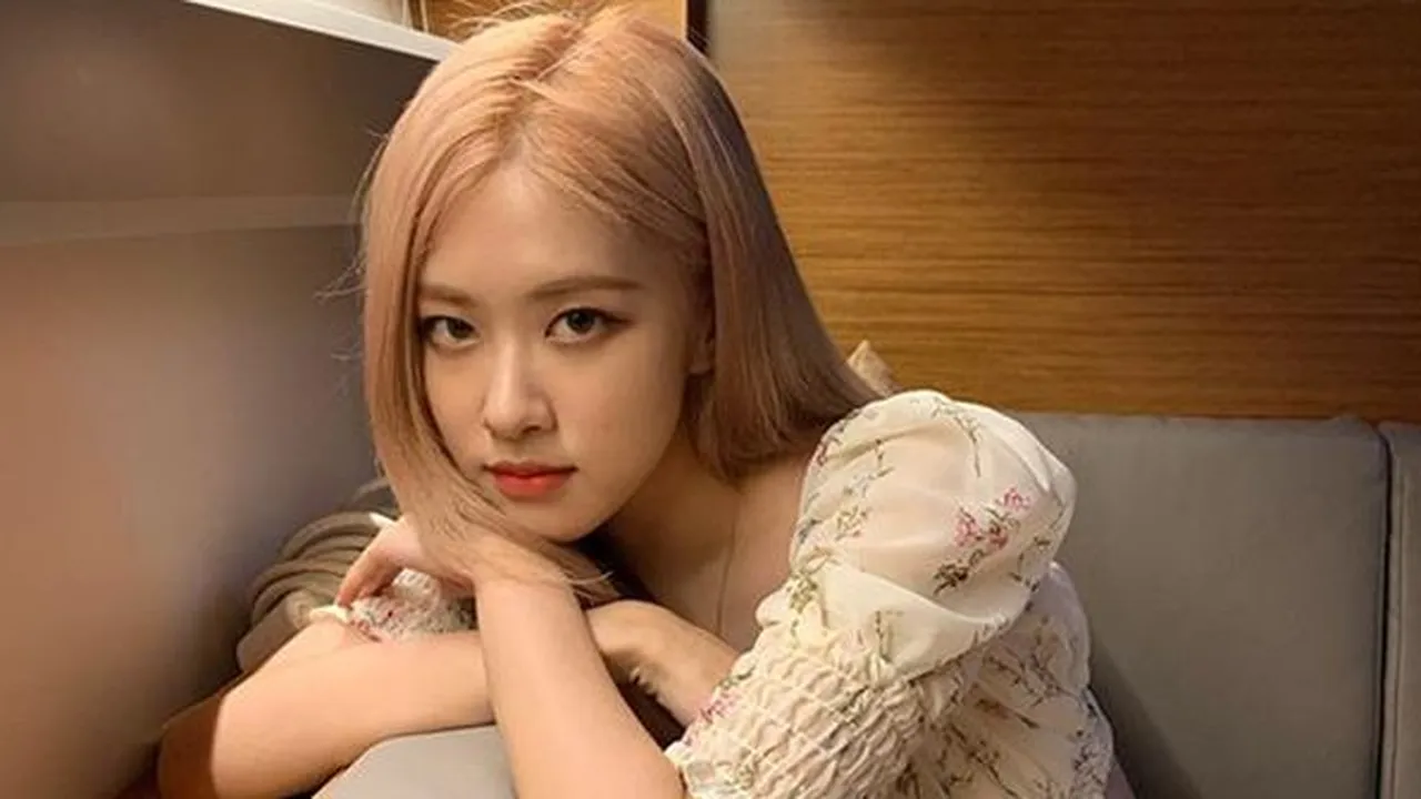 Karena Postingan Ini, Fans Makin Harap-Harap Cemas Soal Debut Solo Rose BLACKPINK