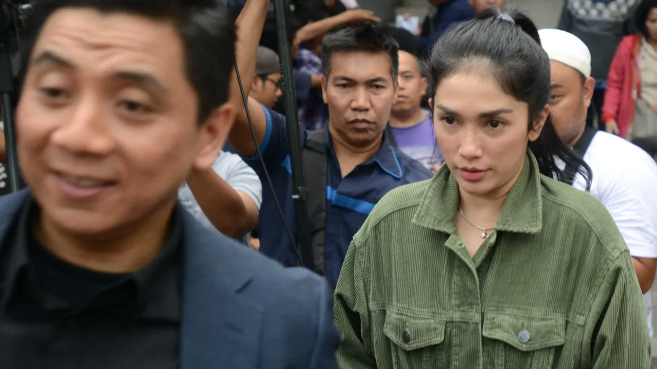 Kasus Perundungan Anak Ussy Sulistiawaty Mirip Dengan Aurel Hermansyah
