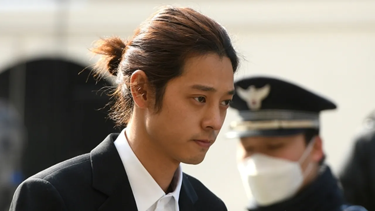 Keajaiban Editing, Jung Joon Young Jadi Tembok Hingga Hilang Tanpa Bekas