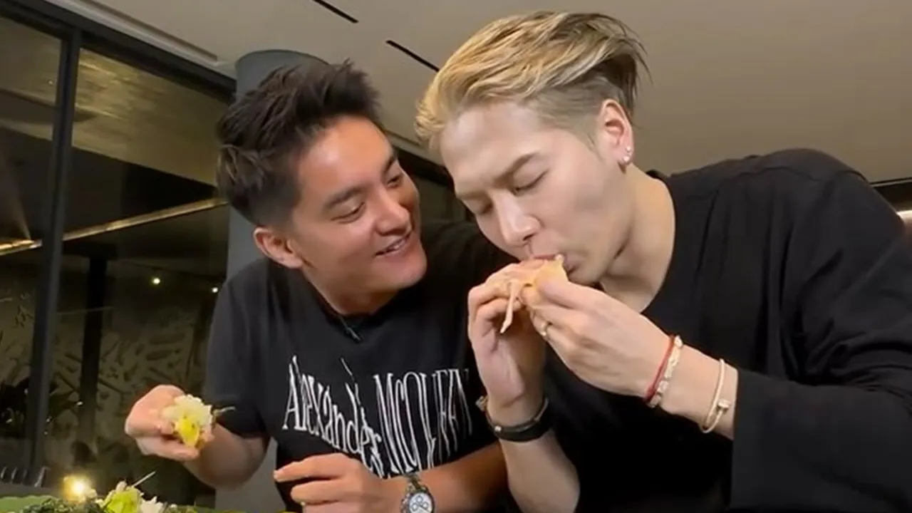 Kedekatan Jackson Wang dan Boy William, Asik Makan Ayam Pop Bareng