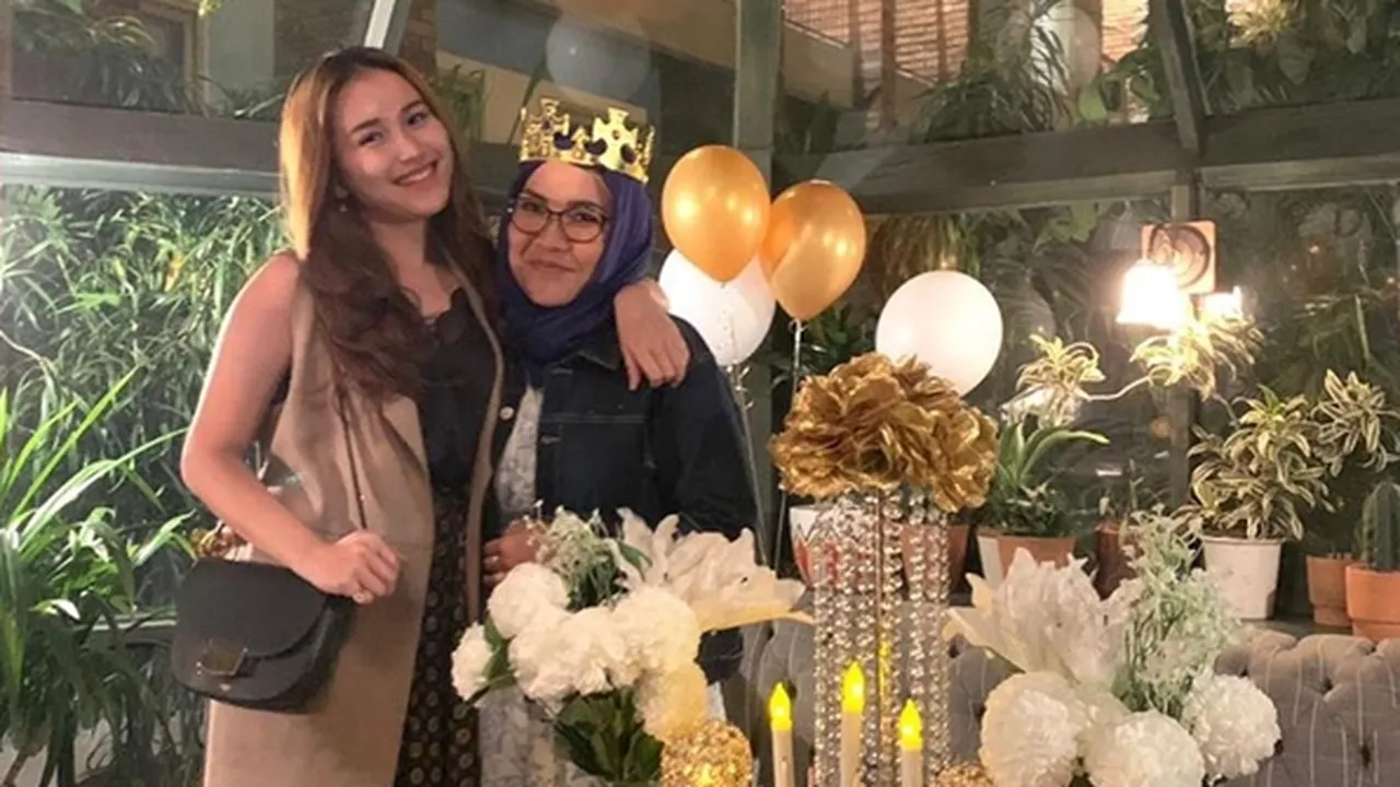 Keinginan Ibu Ayu Ting Ting di Ulang Tahun ke-47: Anaknya Menikah