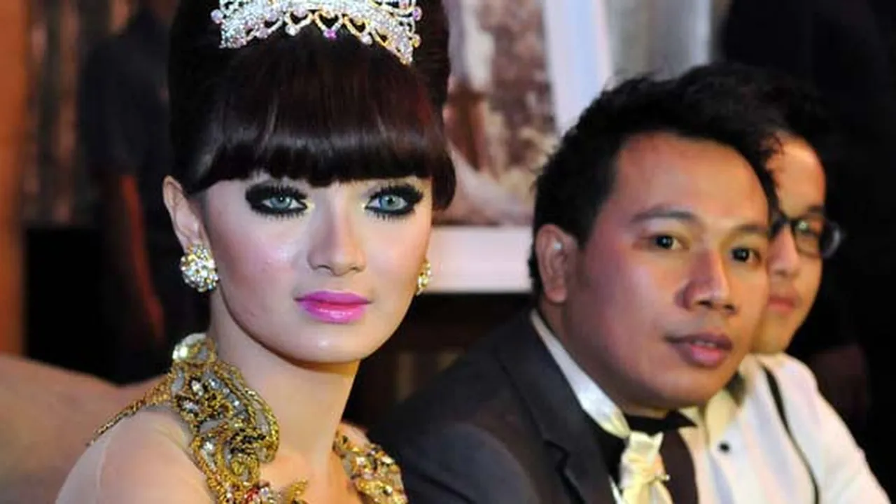 Kejanggalan Hubungan Zaskia Gotik dan Calon Suami