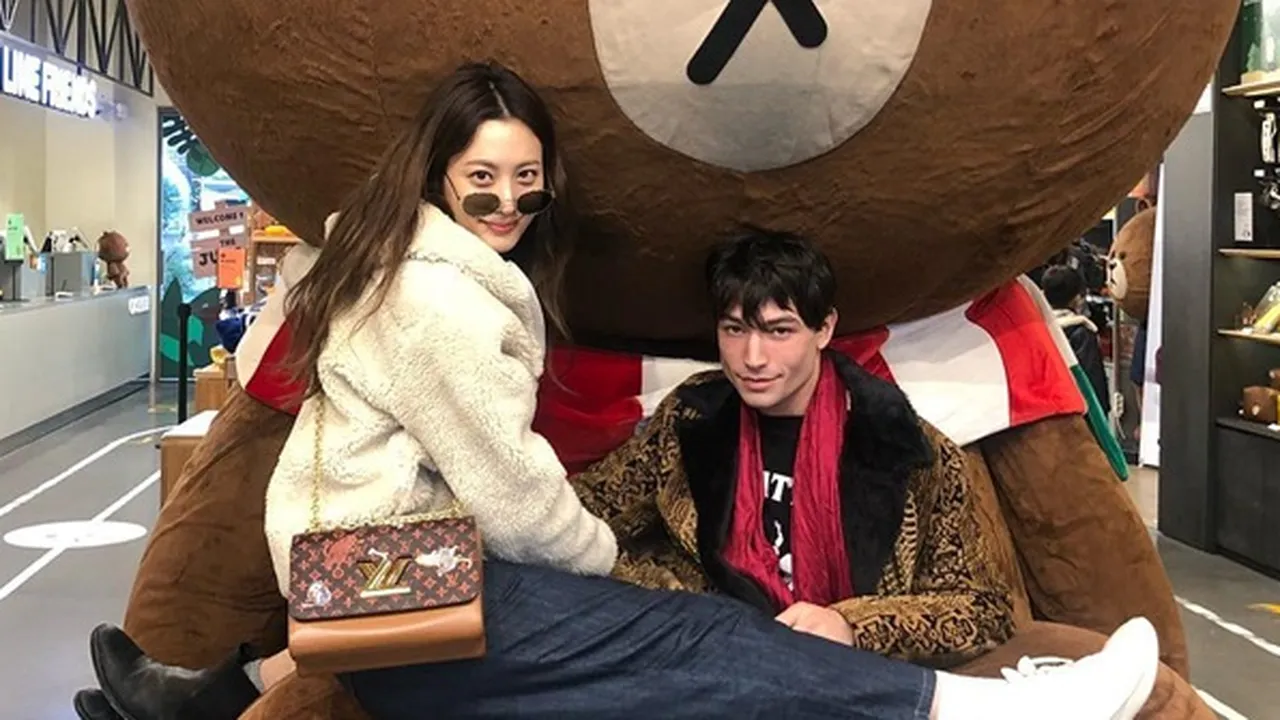 Kejutan! Claudia Kim & Ezra Miller Nonton 'FANTASTIC BEASTS 2' di Bioskop Korea