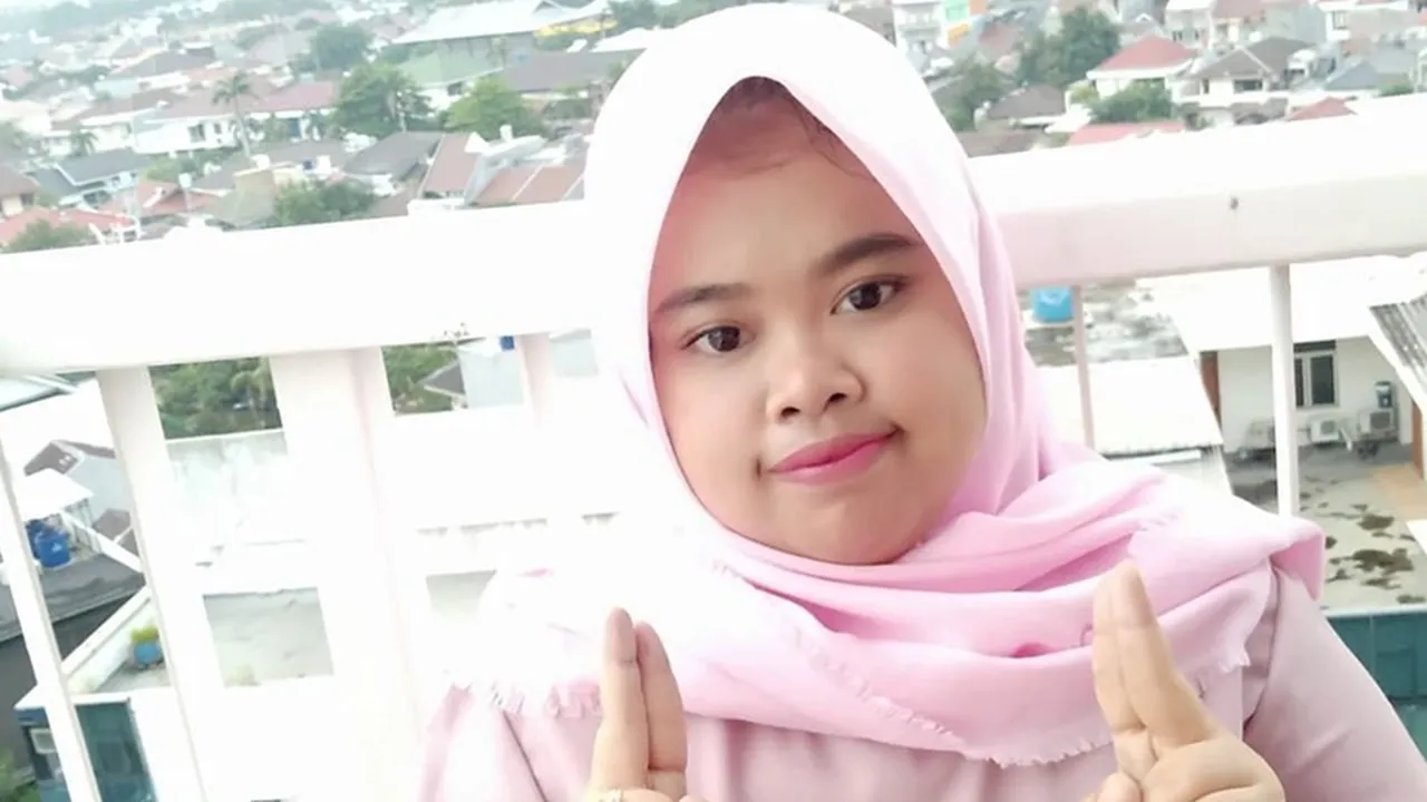 Kekeyi Pamer Foto Selfie Bareng Boneka dan Merasa Dirinya Mirip, Netizen: Katanya Bukan Boneka? Kekeyi Pamer Foto Selfie Bareng Boneka dan Merasa Dirinya Mirip, Netizen: Katanya Bukan Boneka?