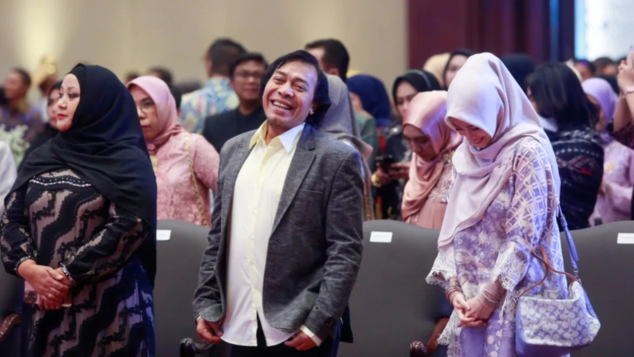 Kelakar Komeng Minta 'Juara Satu' Kepada Presiden di Sidang Tahunan MPR