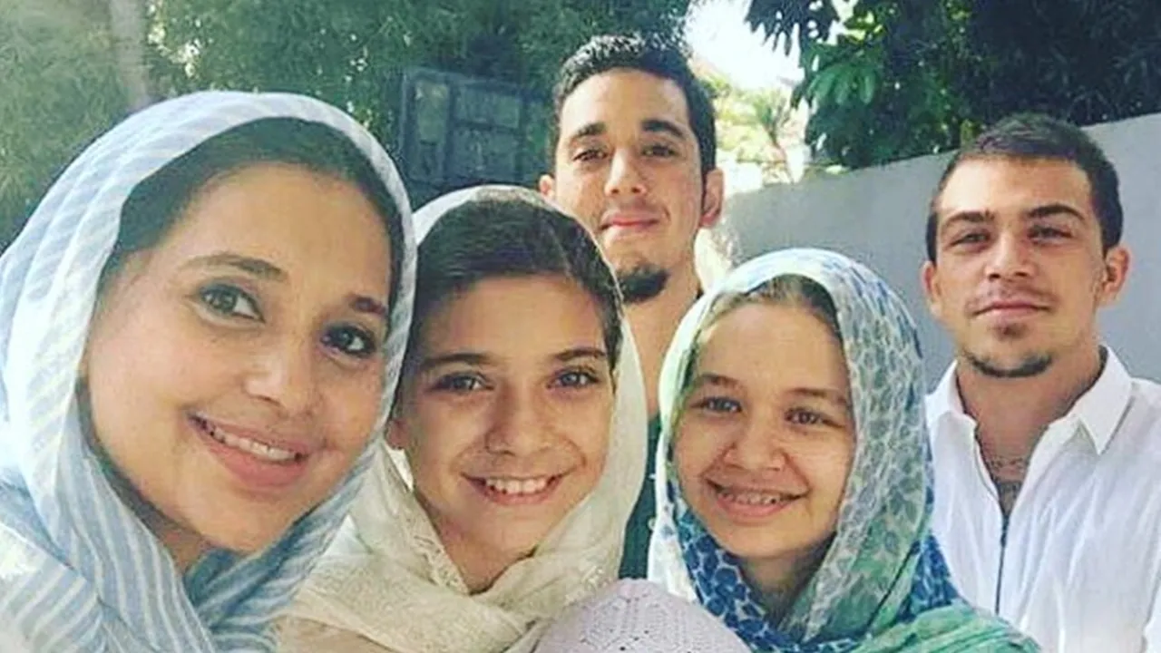 Keluarga Ayu Azhari Mendadak Dipuji Netizen Setelah Lakukan Hal Ini