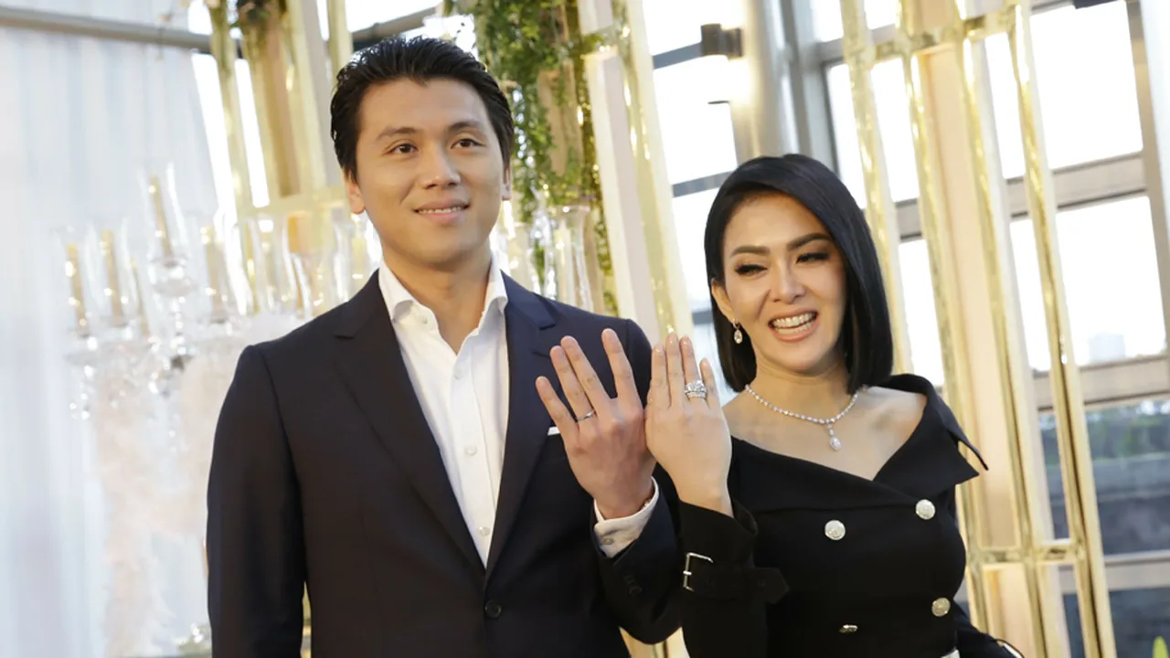 Keluarga Besar Syahrini yang Baru, Sosok Penting Beberapa Stasiun TV