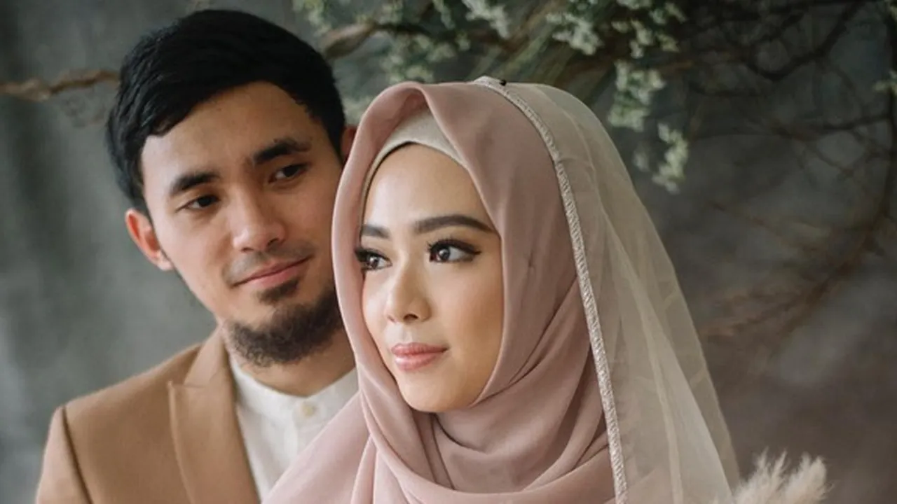 Keluarga Lindswell Tak Hadir di Pernikahan, Begini Penjelasan Adik Achmad Hulaefi