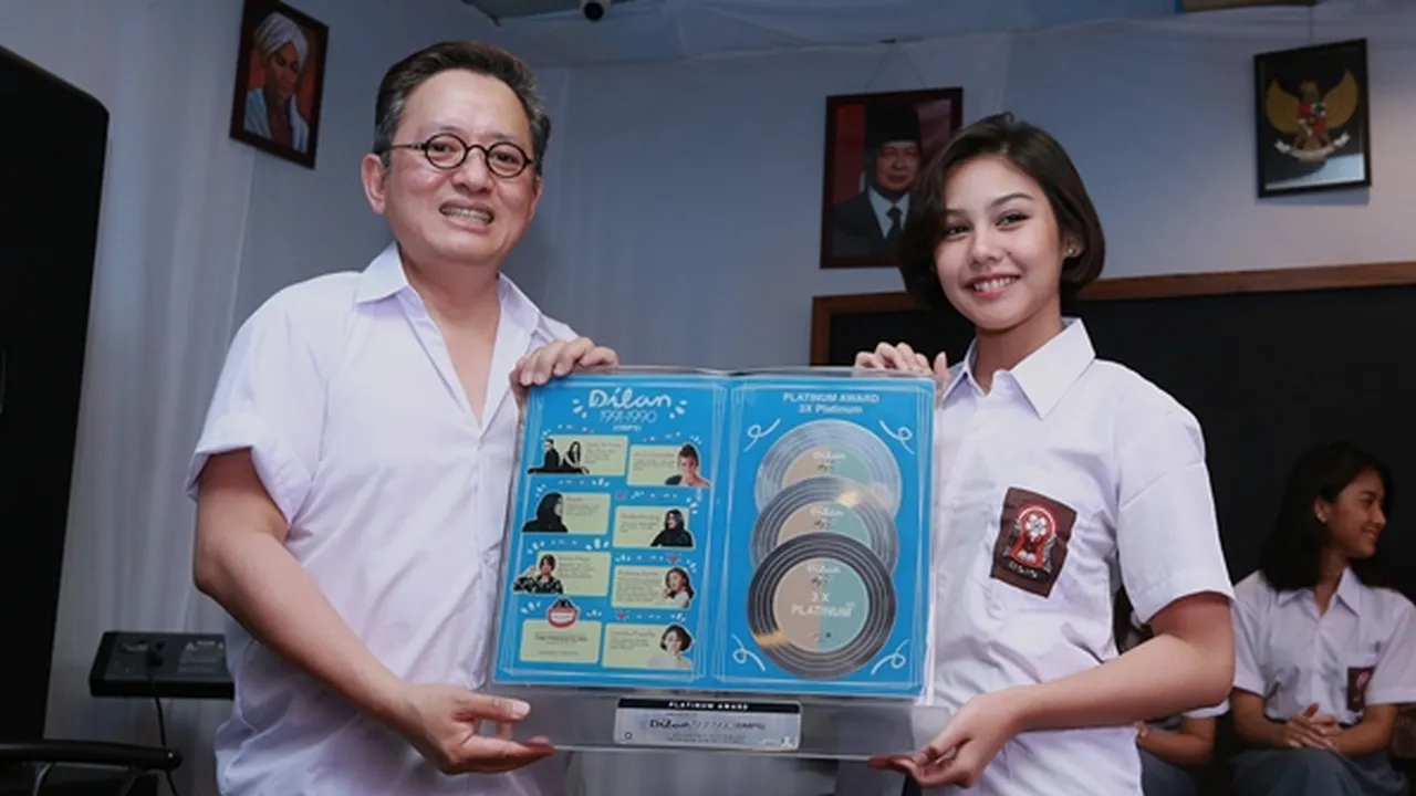 Kembali Ukir Prestasi, Album Dilan Cetak 3 Platinum Awards