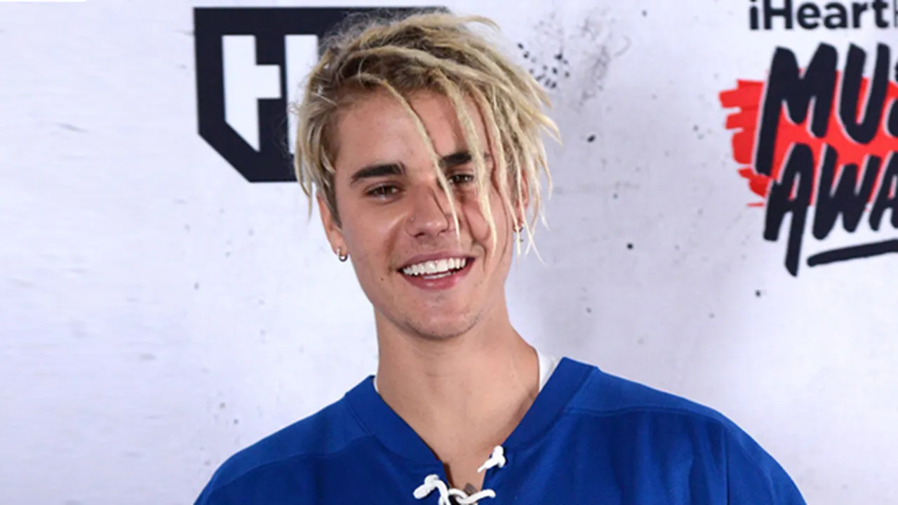 Kembaran Sama Hailey Baldwin, Justin Bieber Bikin Tato di Wajahnya