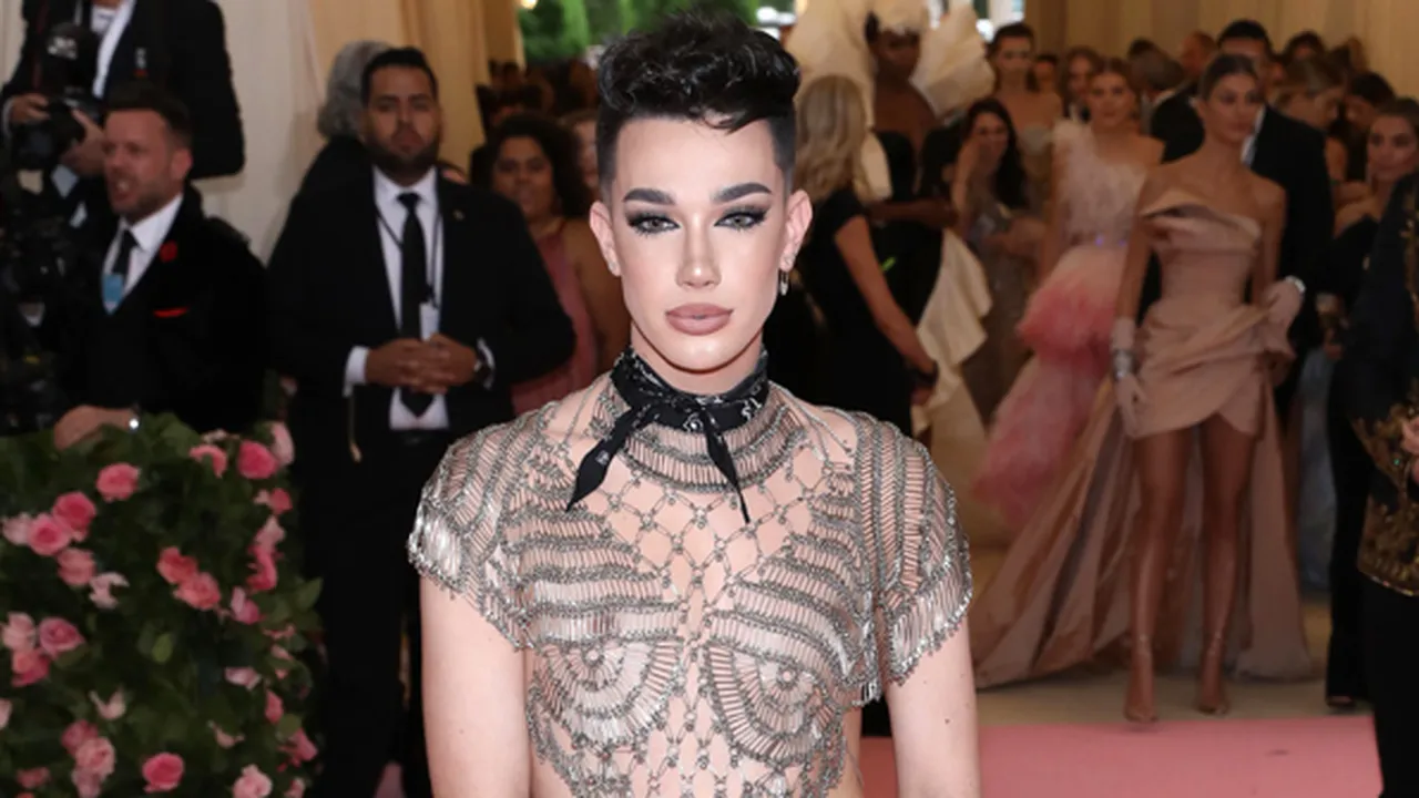 Kemunculan Perdana James Charles Usai Konflik dengan Tati