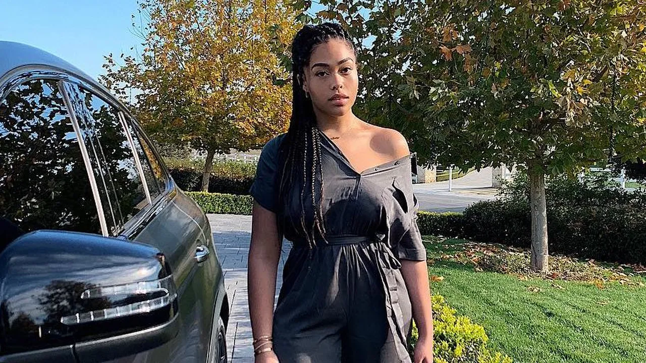 Kemunculan Pertama Jordyn Woods Pasca Skandal, Bahas Masalah Secara Implisit