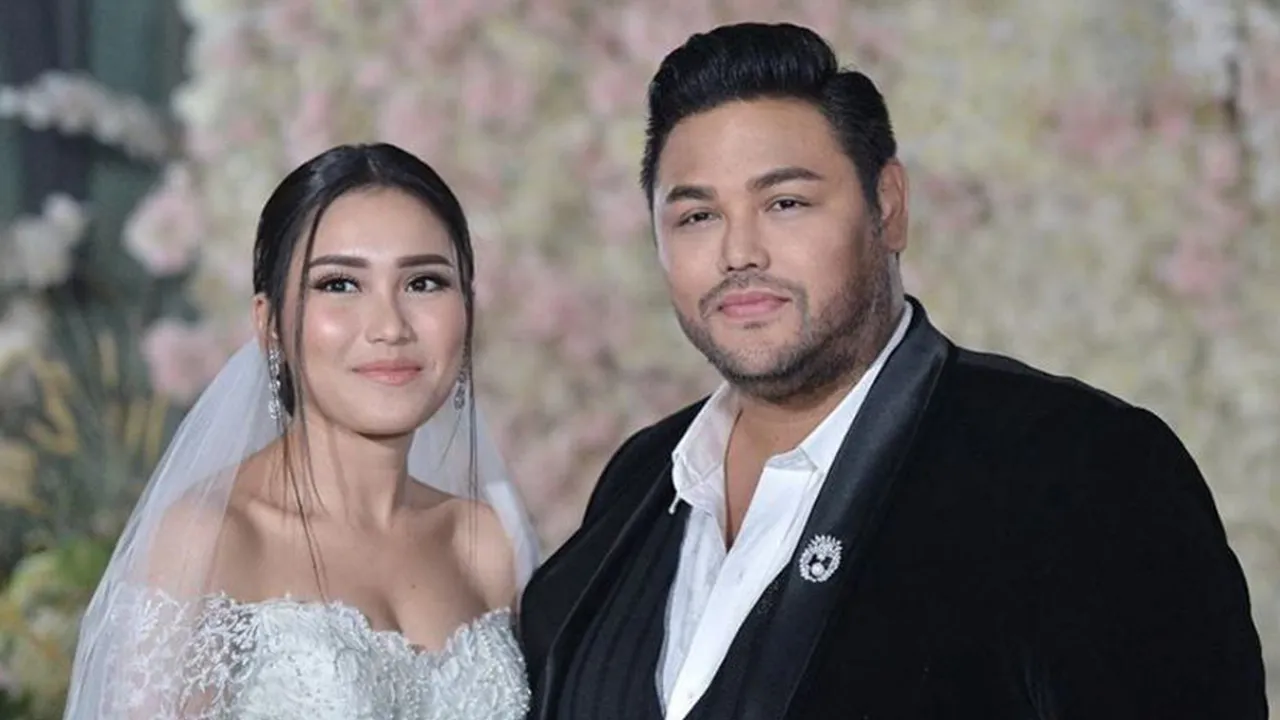 Kenakan Baju Pengantin, Ayu Ting Ting dan Ivan Gunawan Serasi Banget