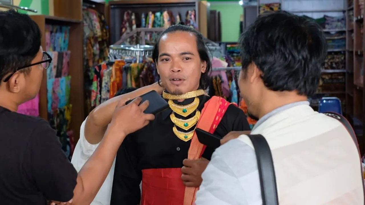 Kenal Lebih Dekat Dengan Demy Hardy Seniman Osing si 'Kanggo Riko'