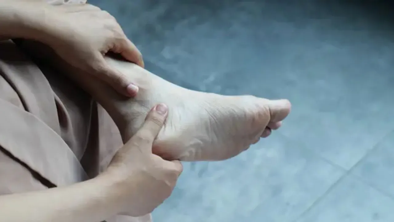 Kenali Penyebab dan Ciri-Ciri Kolesterol Tinggi di Kaki yang Sering Terabaikan