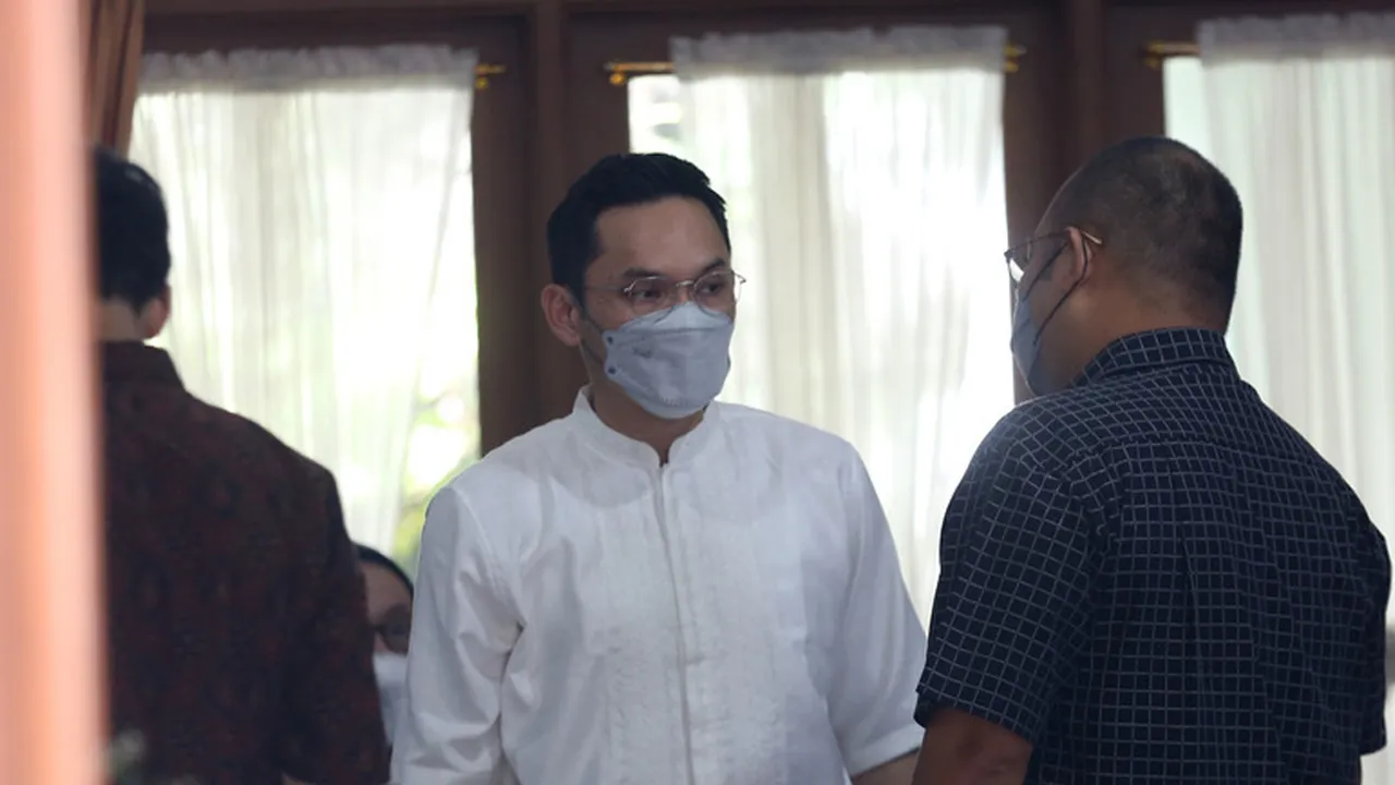 Kenang Momen Bersama Ayahanda, Ben Kasyafani Menangis