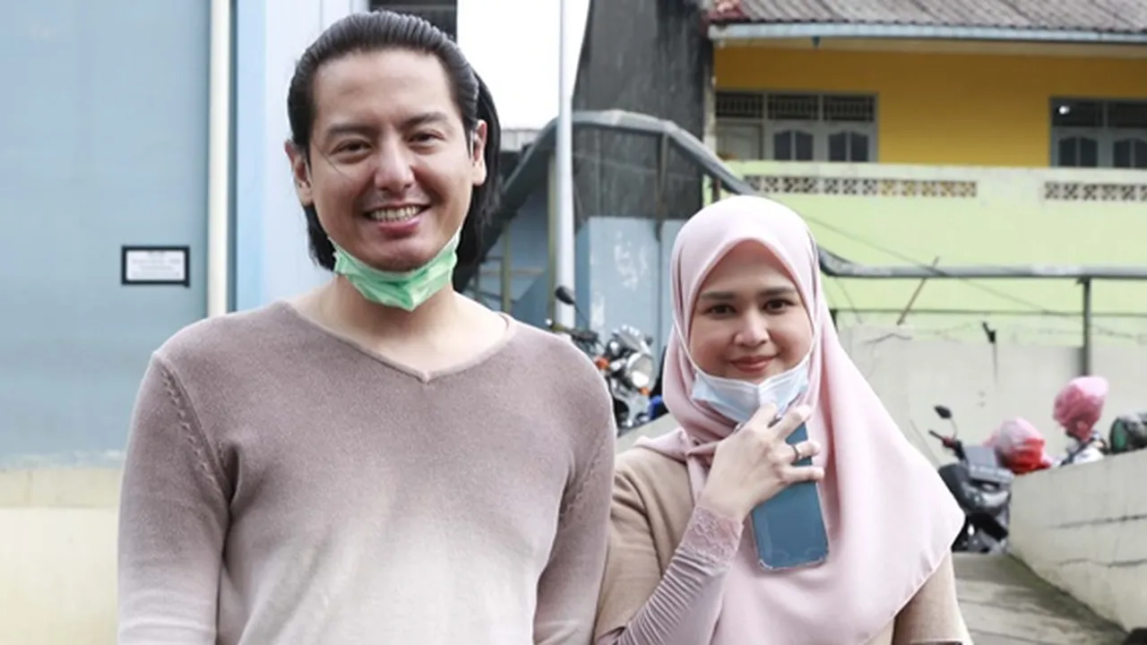 Kenang Momen Liburan Berdua, Roger Danuarta Kangen Jalan-Jalan Bareng Cut Meyriska