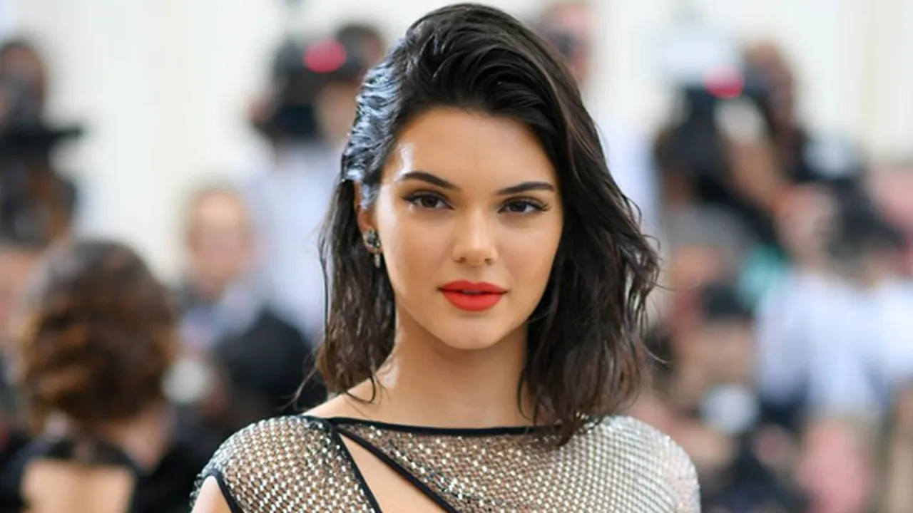 Kencan Sama Ben Simmons, Kendall Jenner Cantik Tanpa Make Up