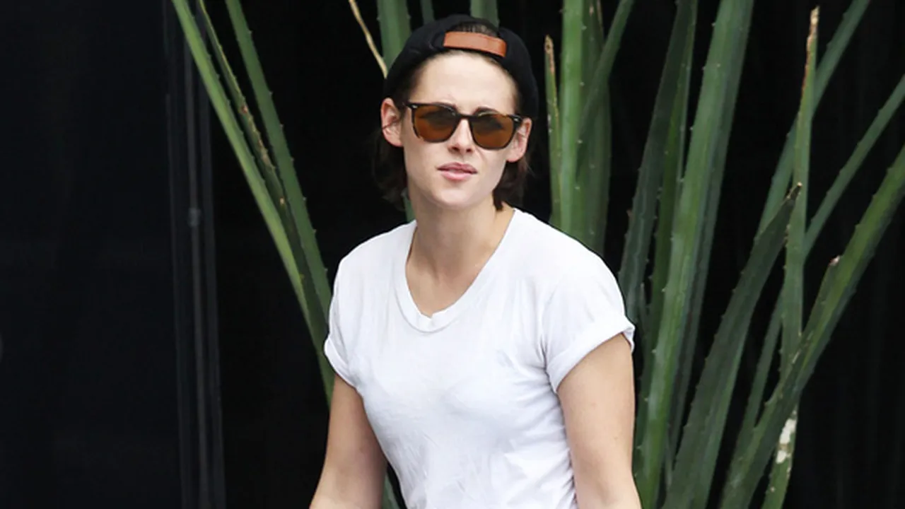 Kencan Sehat, Kristen Stewart Ajak Sara Dinkin Nge-Gym Bareng Kencan Sehat, Kristen Stewart Ajak Sara Dinkin Nge-Gym Bareng