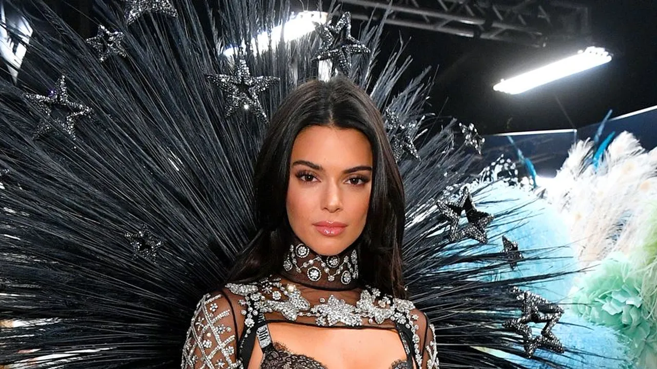 Kendal Jenner Pernah Menangis dan Iri Pada Gadis Kardashian!