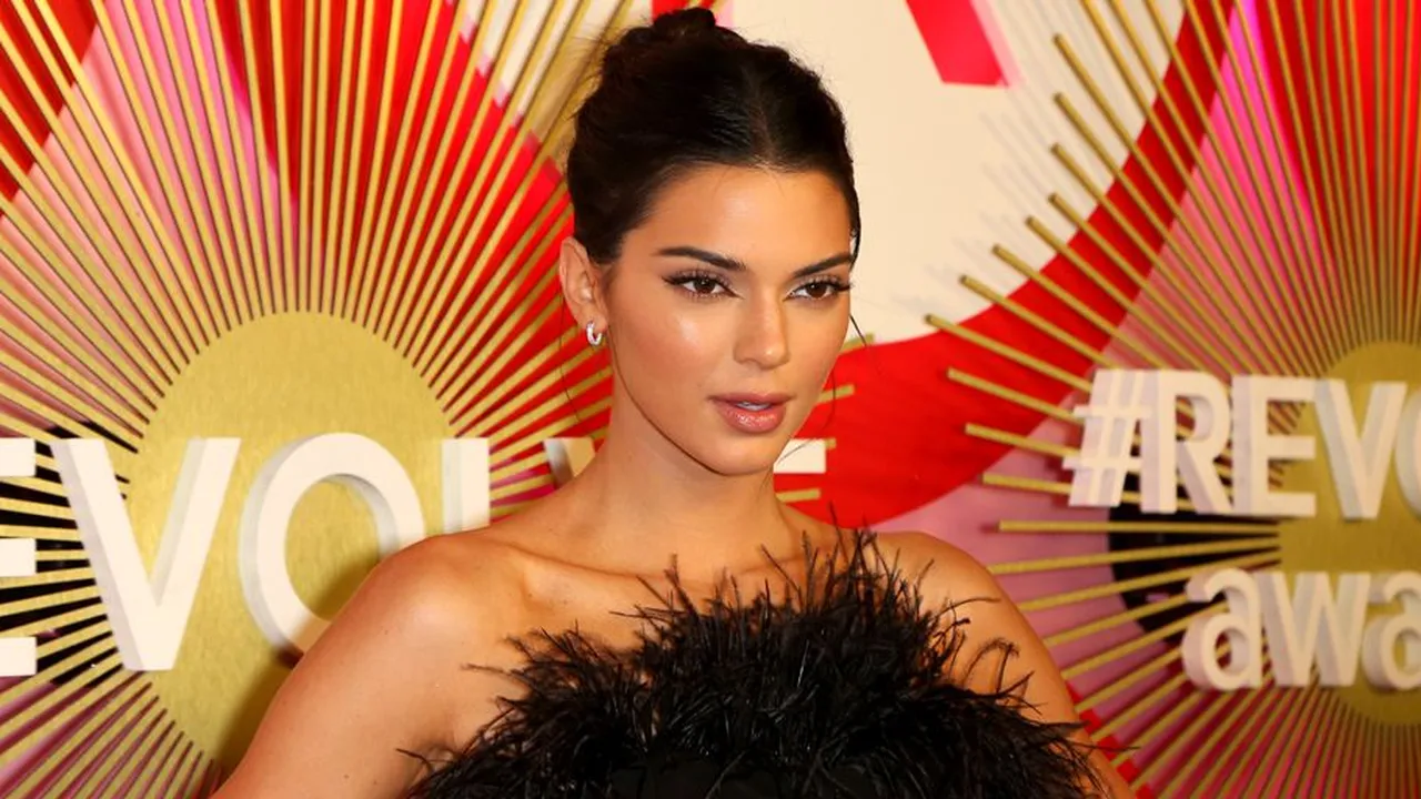 Kendall Jenner Ungkap Kondisi Keluarga Kardashian Pasca Kebakaran Kendall Jenner Ungkap Kondisi Keluarga Kardashian Pasca Kebakaran
