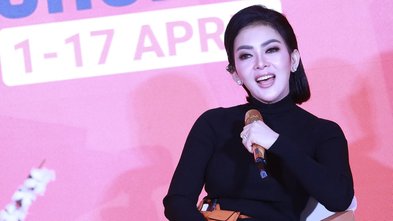 Kerap Tampil Glamor, Ternyata Ini Deretan Bisnis Syahrini Kerap Tampil Glamor, Ternyata Ini Deretan Bisnis Syahrini