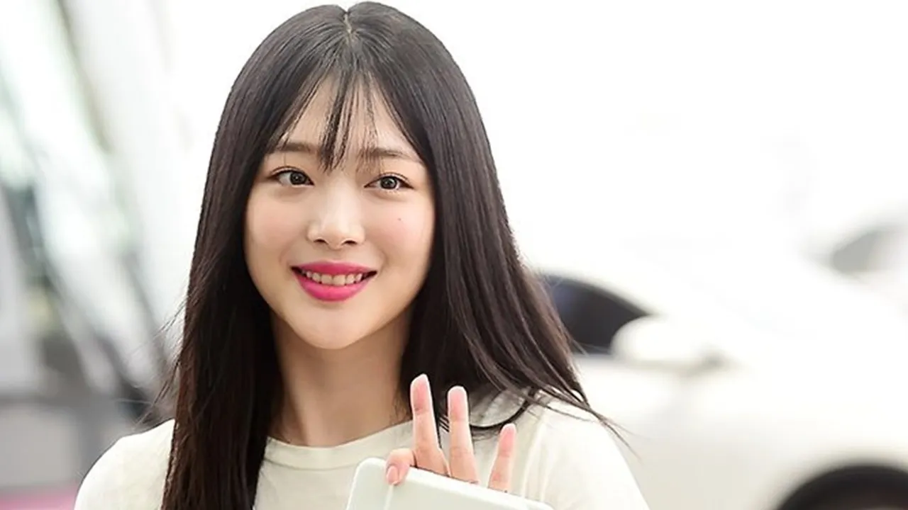 Kerap Unggah Video Tanpa Mengenakan Bra, Ini Alasan Sulli