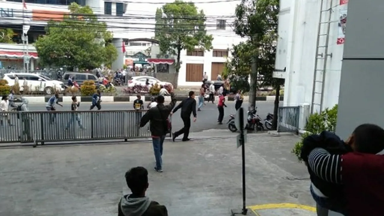 Kerusuhan di Jalan Kayu Tangan Kota Malang, Massa Serang Warga dengan Batu Besar