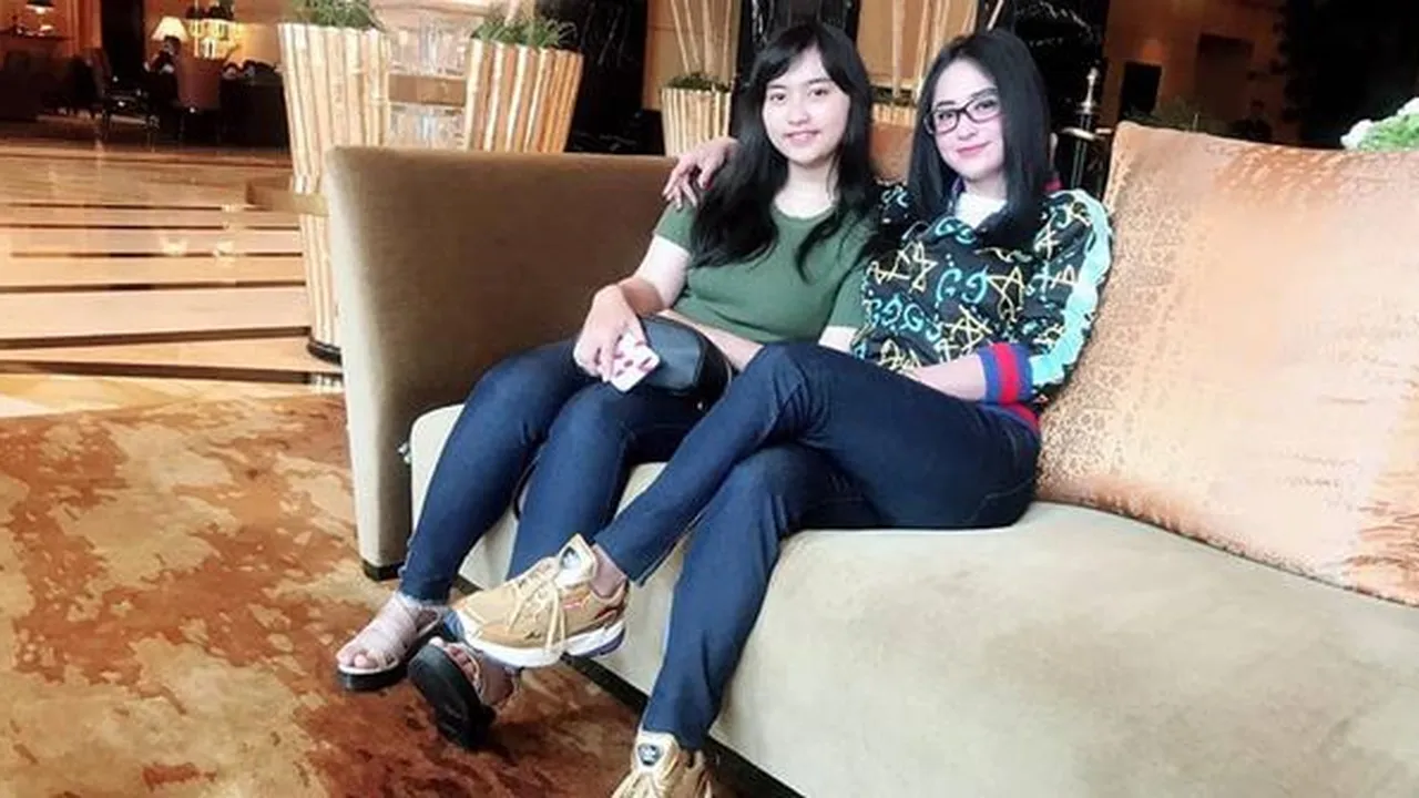 Kesehatan Ayah Dewi Perssik Memburuk, Lebby Minta Doa untuk Kesembuhan Sang Kakek