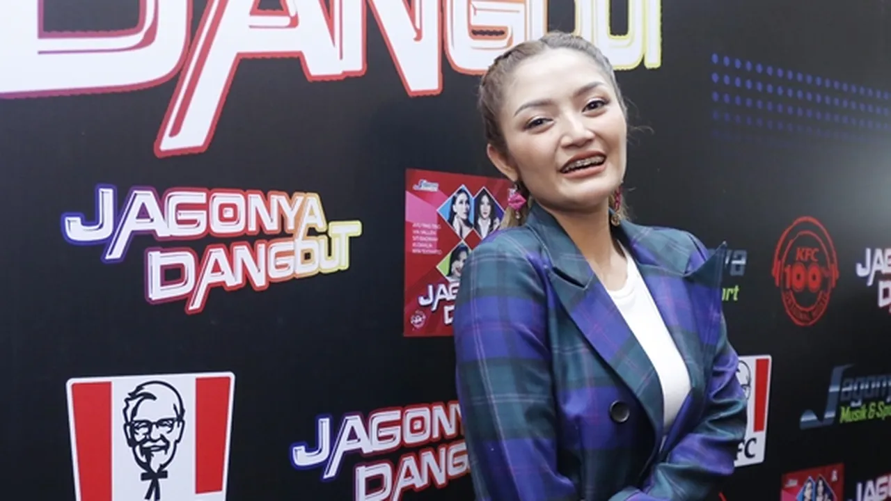 Keseruan Liburan Siti Badriah Bareng Suami di Bangkok, Cicipi Beragam Makanan Ekstrem