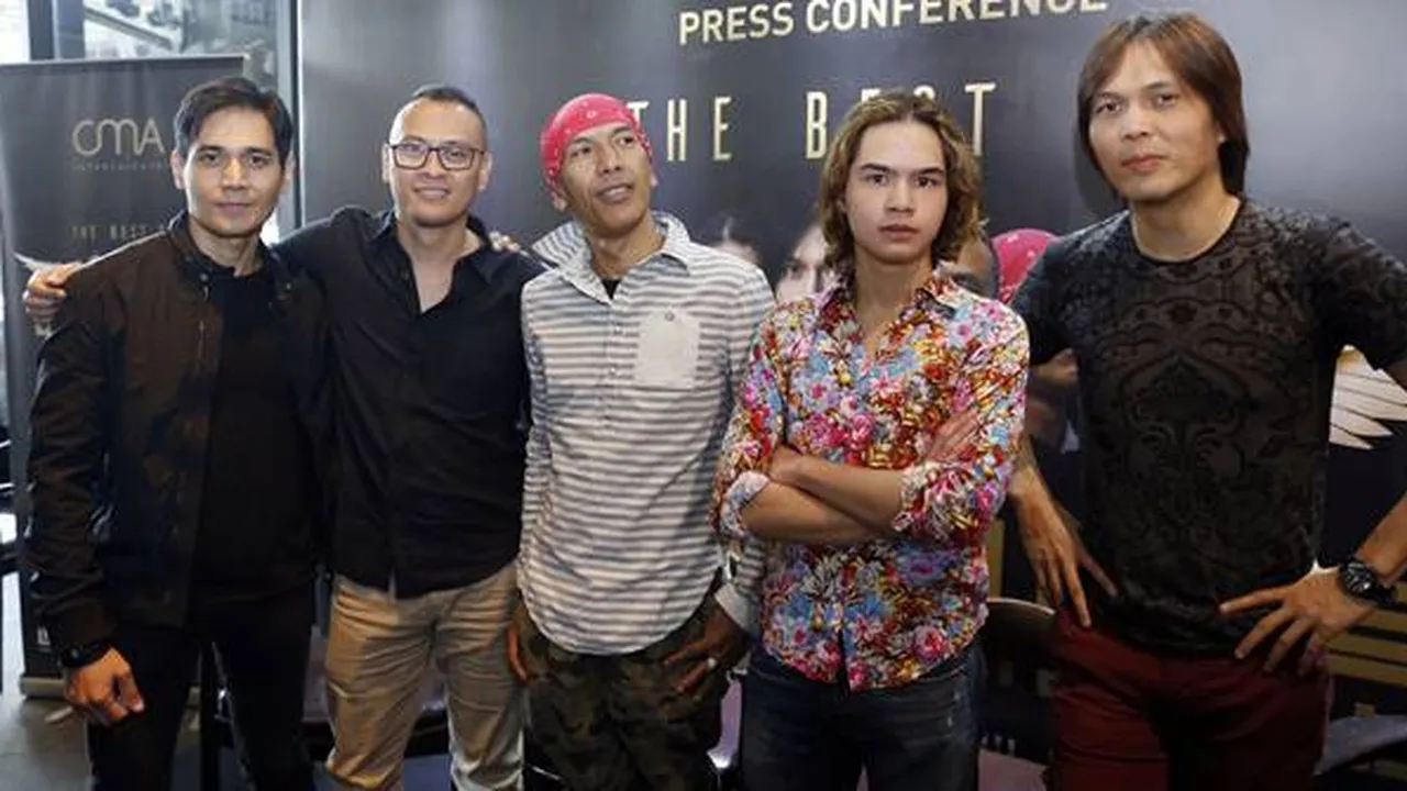 Ketampanan Tyo Nugros Lelehkan Penonton Konser Dewa 19