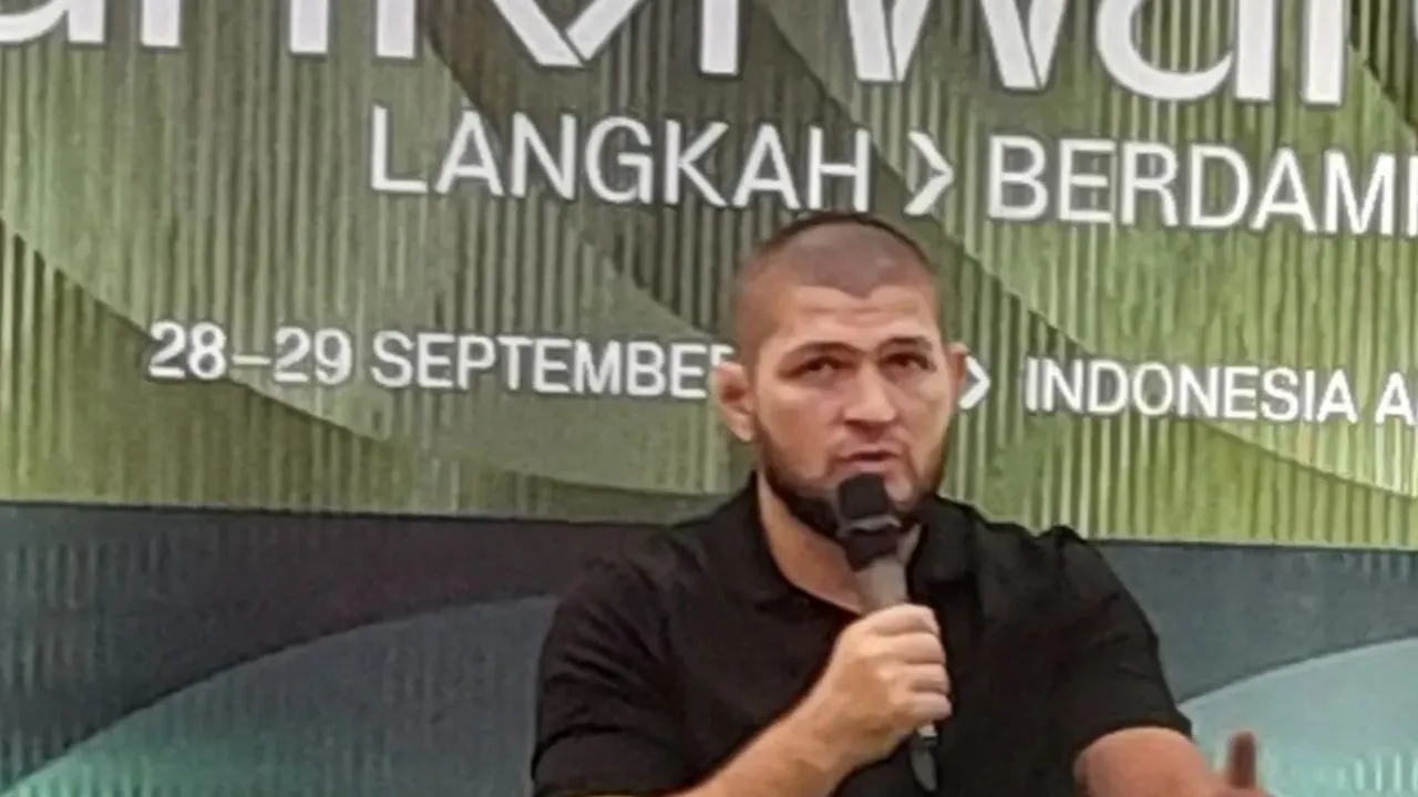 Khabib Nurmagomedov Buka Suara Setelah Diusir dari Pesawat, Simak Kronologinya