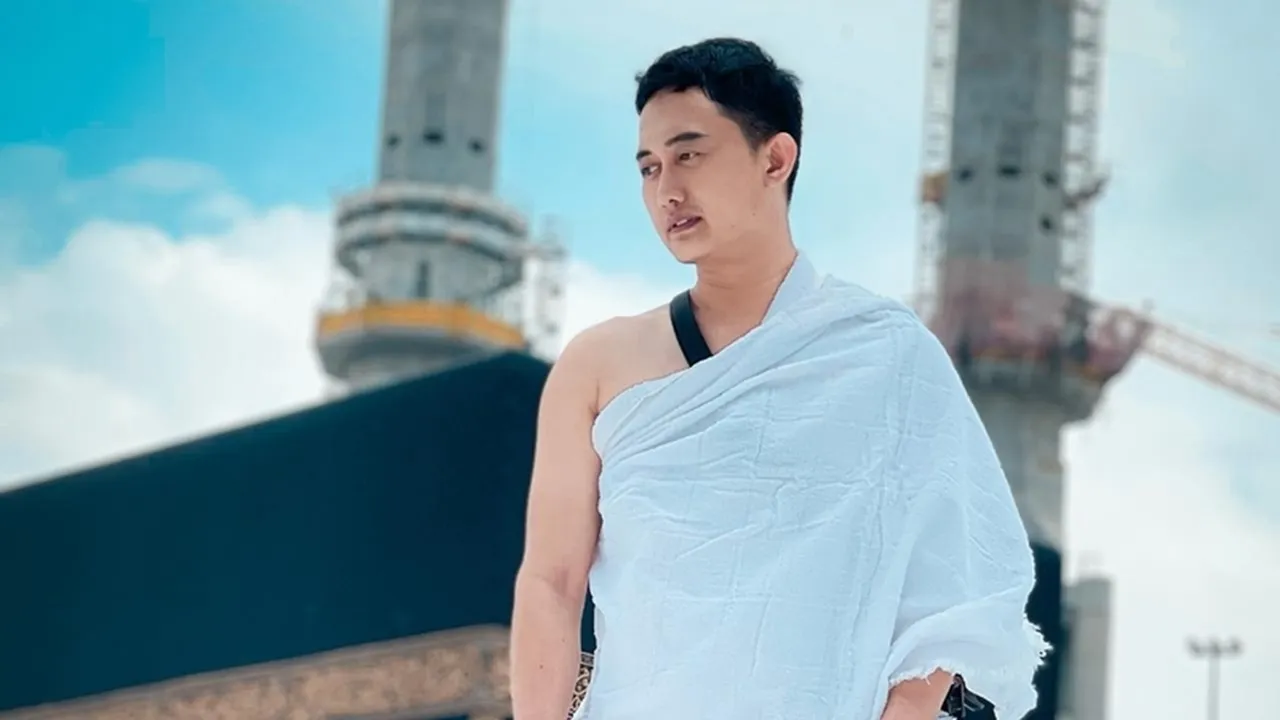 Kian Mantap Hijrah, Artis Bobby Tince Mengaku Ingin Berangkat Haji Lagi Kian Mantap Hijrah, Artis Bobby Tince Mengaku Ingin Berangkat Haji Lagi