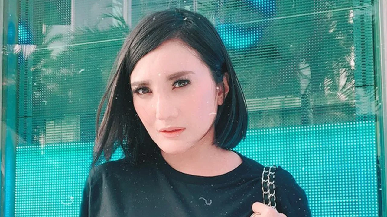 Kiki Amalia Miris Lihat Para DJ Wanita Tampil Buka-Bukaan Kiki Amalia Miris Lihat Para DJ Wanita Tampil Buka-Bukaan