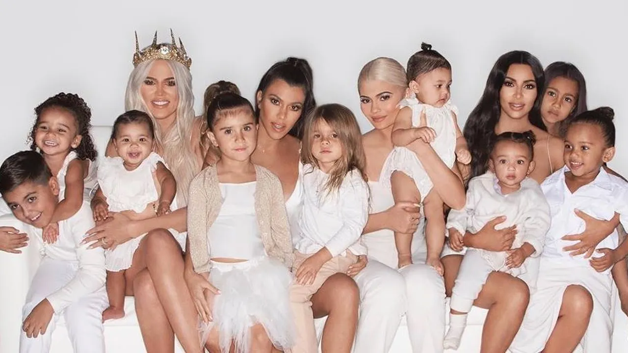Kim Jalani Program Surrogate, Kylie Jenner dan Khloe Kardashian Juga Akan Hamil?