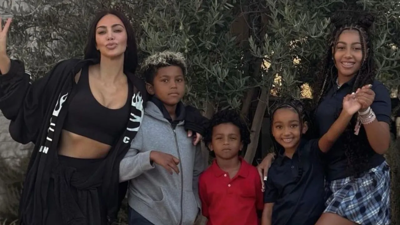 Kisah Kehidupan Kim Kardashian yang Kini Sibuk Urus Anak Sendiri Sebagai Single Parent Kisah Kehidupan Kim Kardashian yang Kini Sibuk Urus Anak Sendiri Sebagai Single Parent
